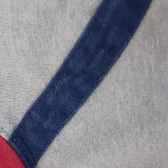 🌹 2 boys long sleeve shirts.Super Mario Brothers Track and field. 5T and small. - Picture 7 of 7